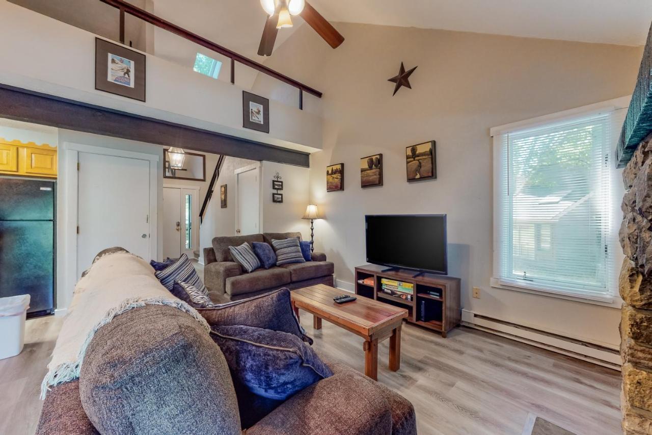 Unwind In Telstar Villa Lake Harmony Exterior photo